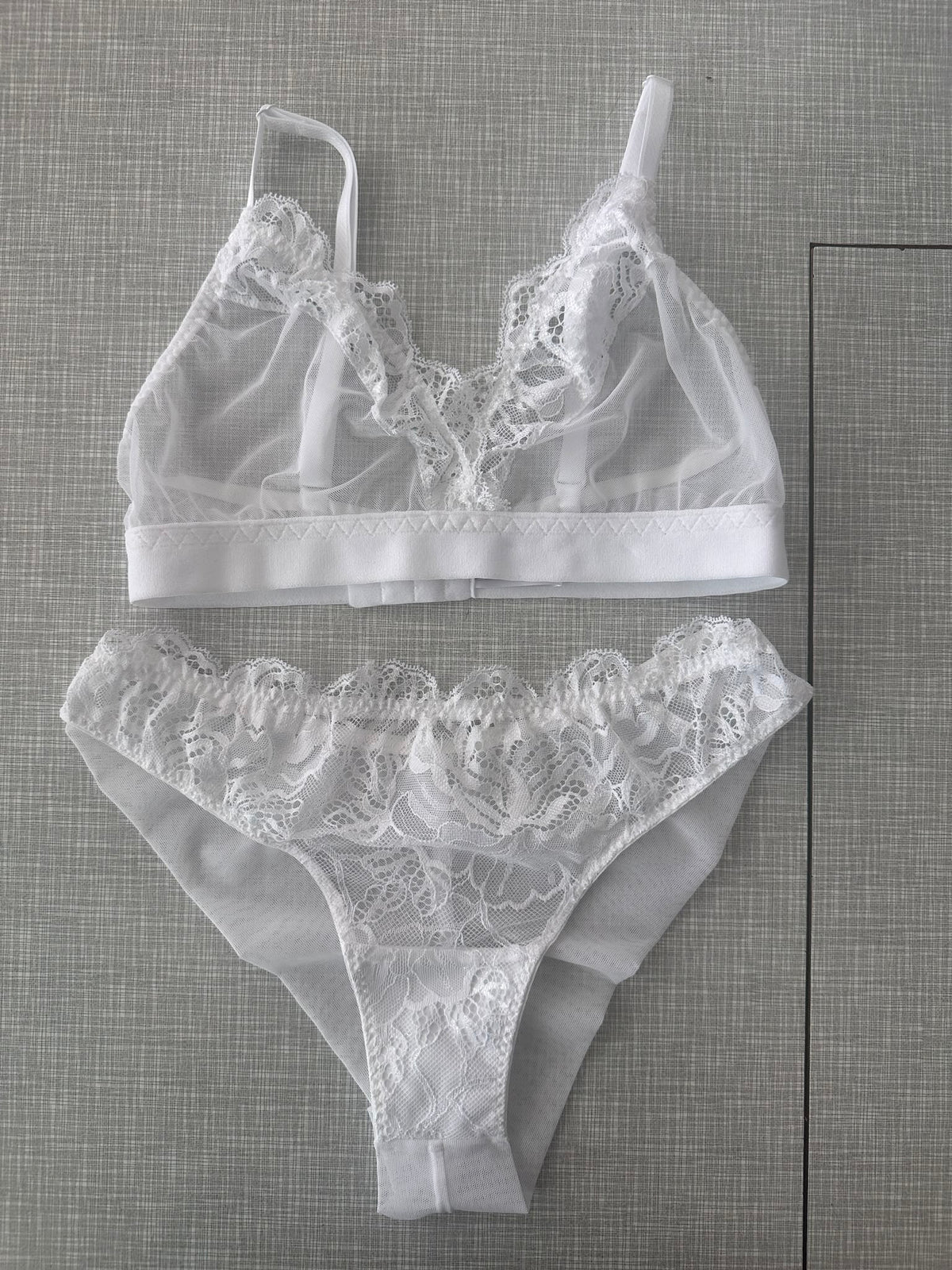 Sutien alb din tulle și dantelă Pure Veil – LCD 115