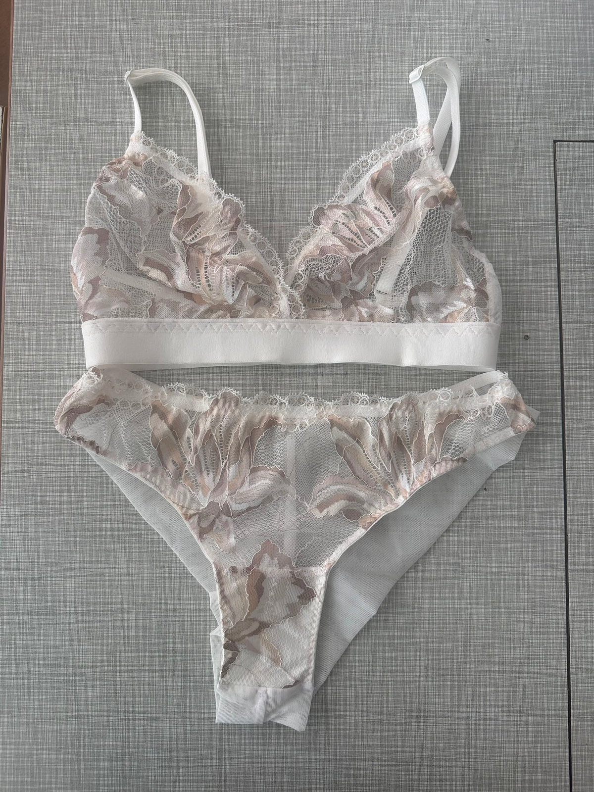 Sutien din dantelă imprimată ivory – LCD 119