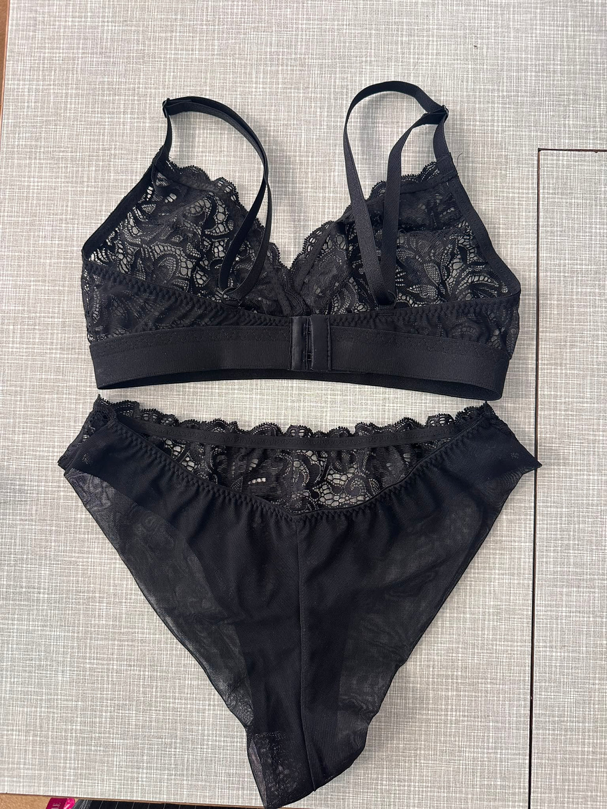 Sutien compresiv din dantelă neagră Noir Lace – LCD 132