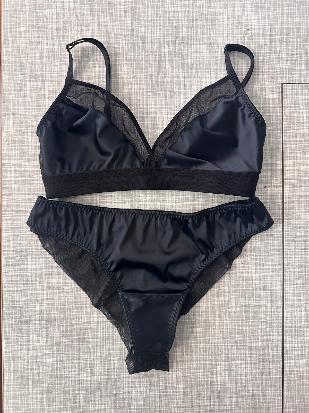Sutien negru cu inserții din tulle Noir Satin – LCD 134