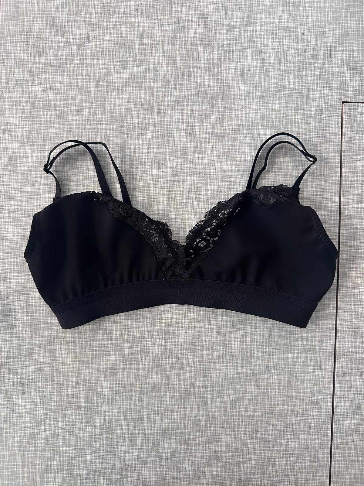 Sutien negru cu detalii din dantelă Noir Soft – LCD 136